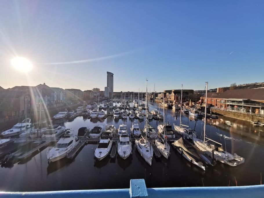 The Quay - Harbour View - By Tifa Stays Суонси Экстерьер фото